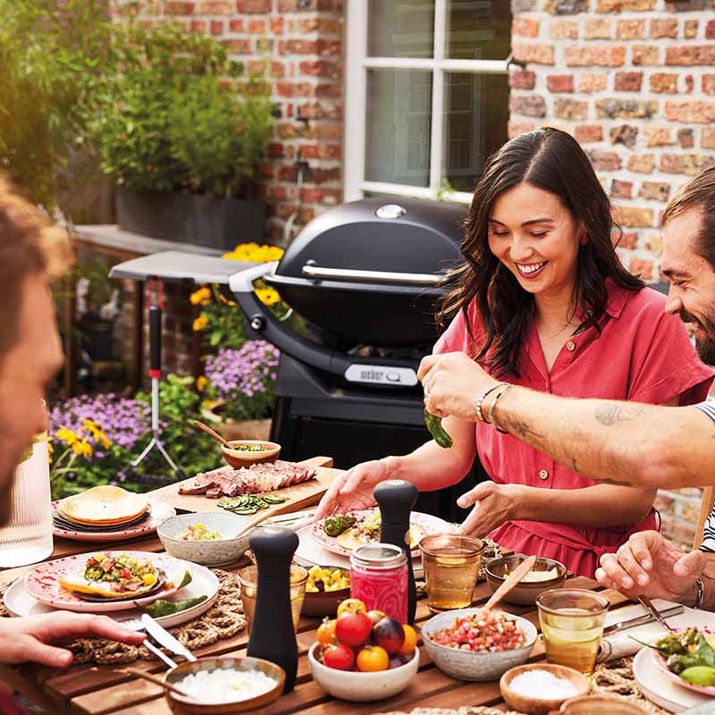 Ψησταριά Υγραερίου Weber® Q 3200N+ (Με Βάση & Τραπεζάκια)
